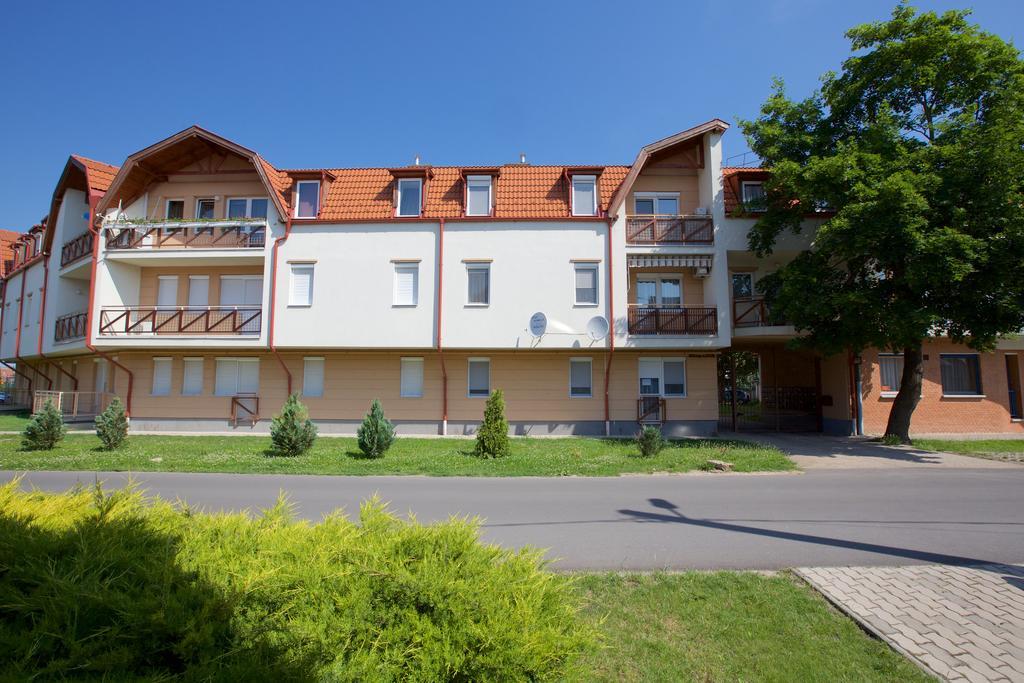 Zoli Apartmanok-Maya Koelcsey 34-36 Hajdúszoboszló 외부 사진